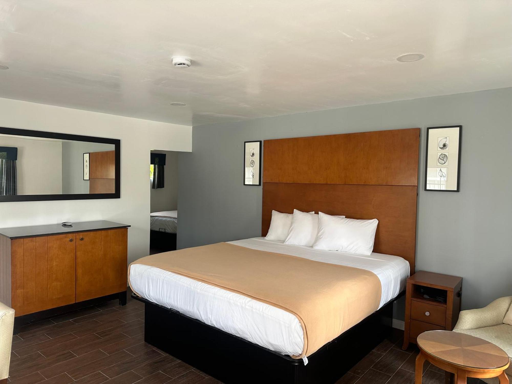 Oceanside Inn & Suites Экстерьер фото