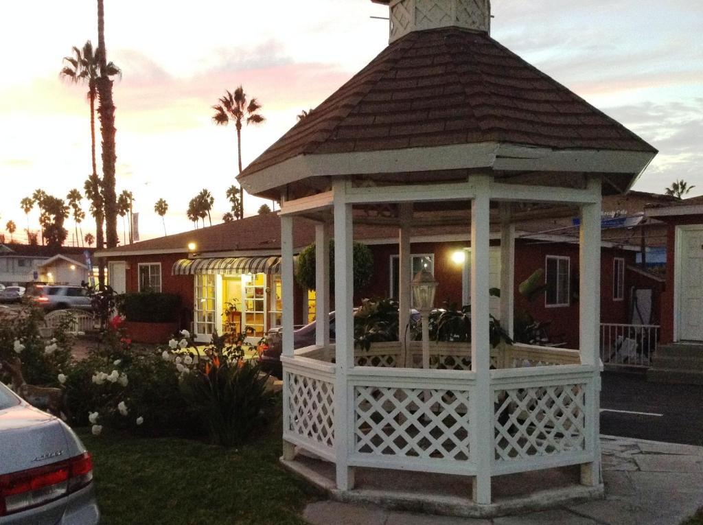 Oceanside Inn & Suites Экстерьер фото