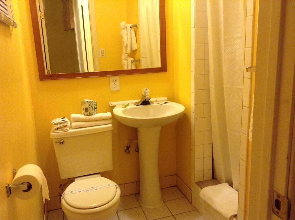 Oceanside Inn & Suites Экстерьер фото