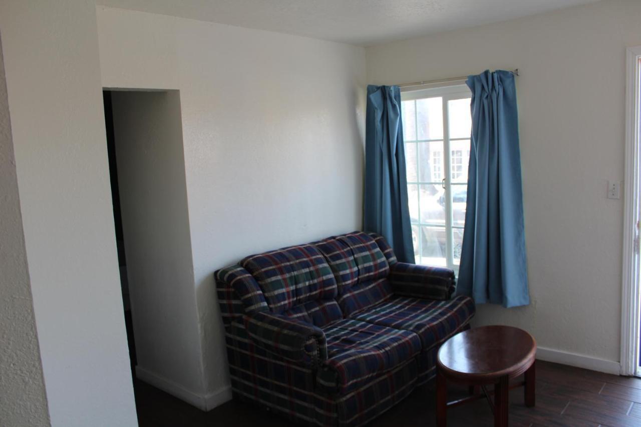 Oceanside Inn & Suites Экстерьер фото